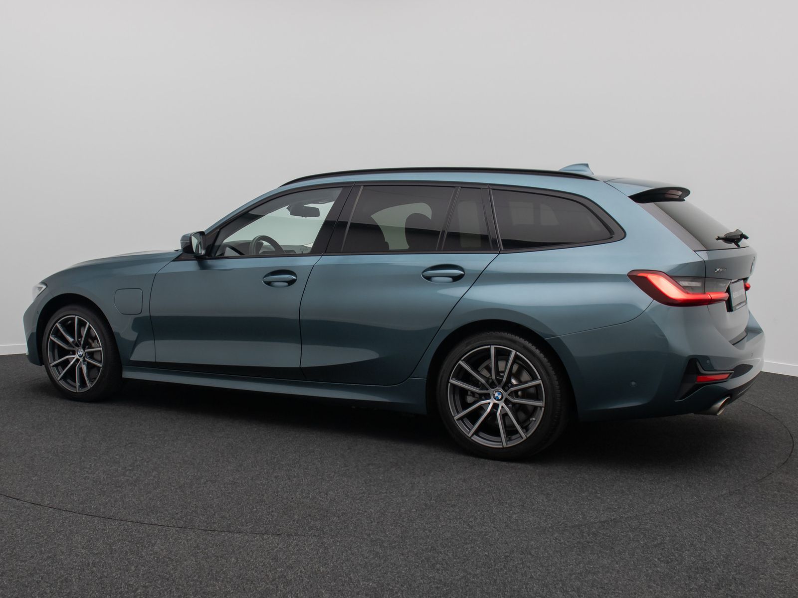 Fahrzeugabbildung BMW 330e xD SportLine Kamera DAB HiFi Stop&Go Komfor