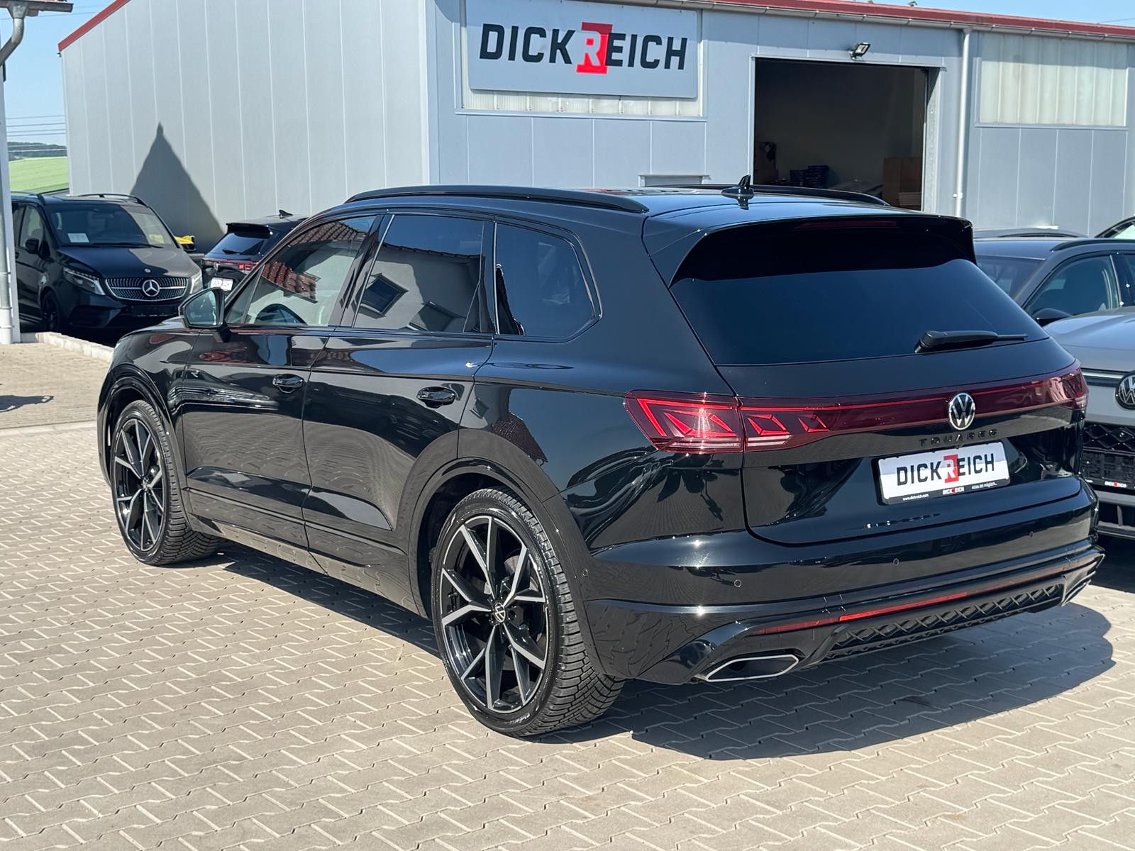 Fahrzeugabbildung Volkswagen Touareg 3.0TDI 4M R-Line VOLL Black 22" UPE 114T
