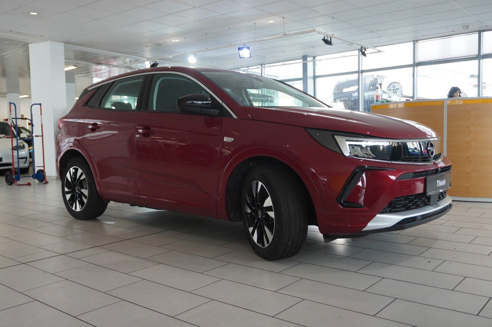 Fahrzeugabbildung Opel Grandland (X) 1.6T EDITION HYBRID NAVI/LED/VIRT.