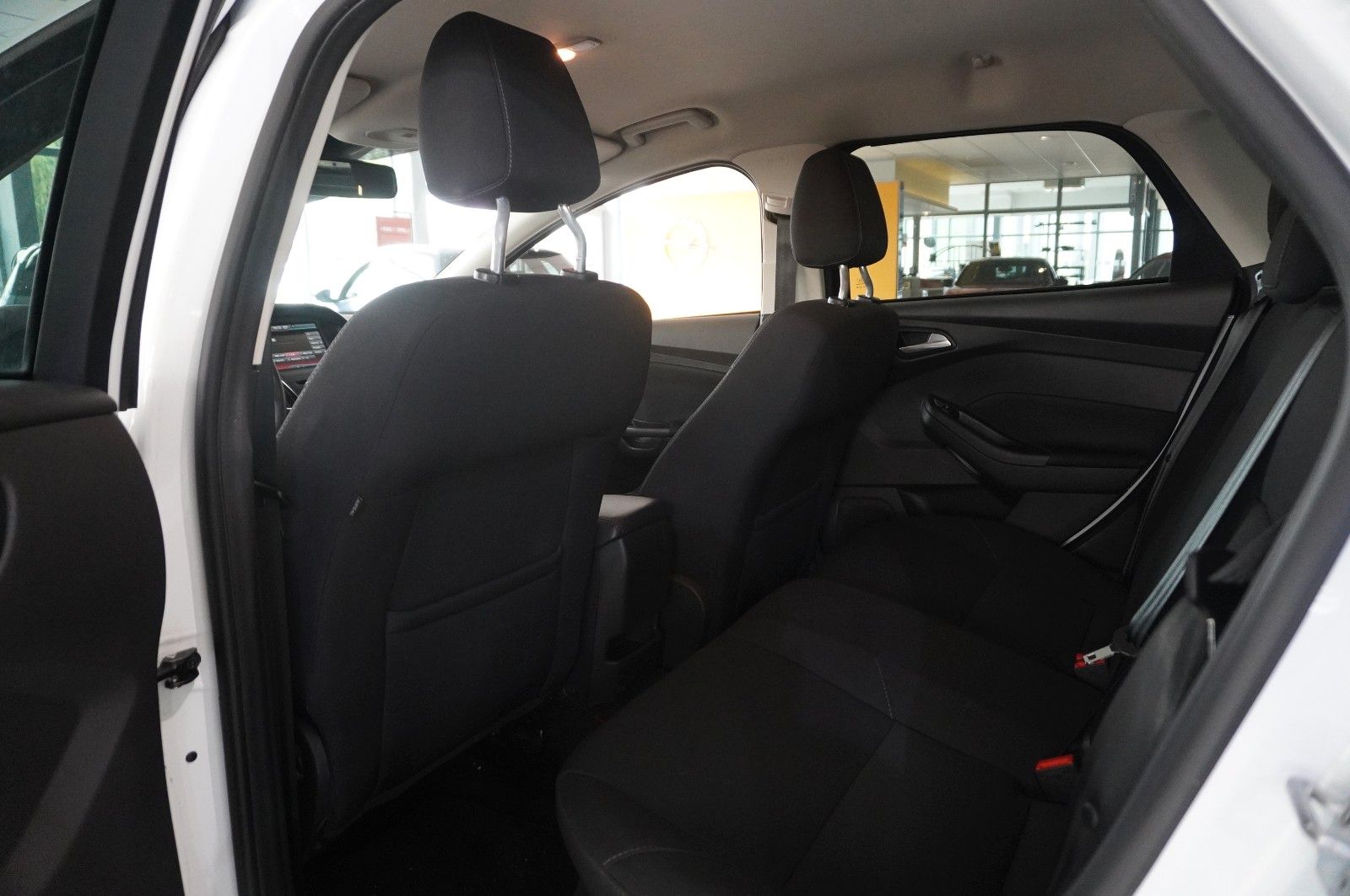 Fahrzeugabbildung Ford Focus Turnier 1.5D BUISNESS NAVI/LED/SH/PDC/TEMP
