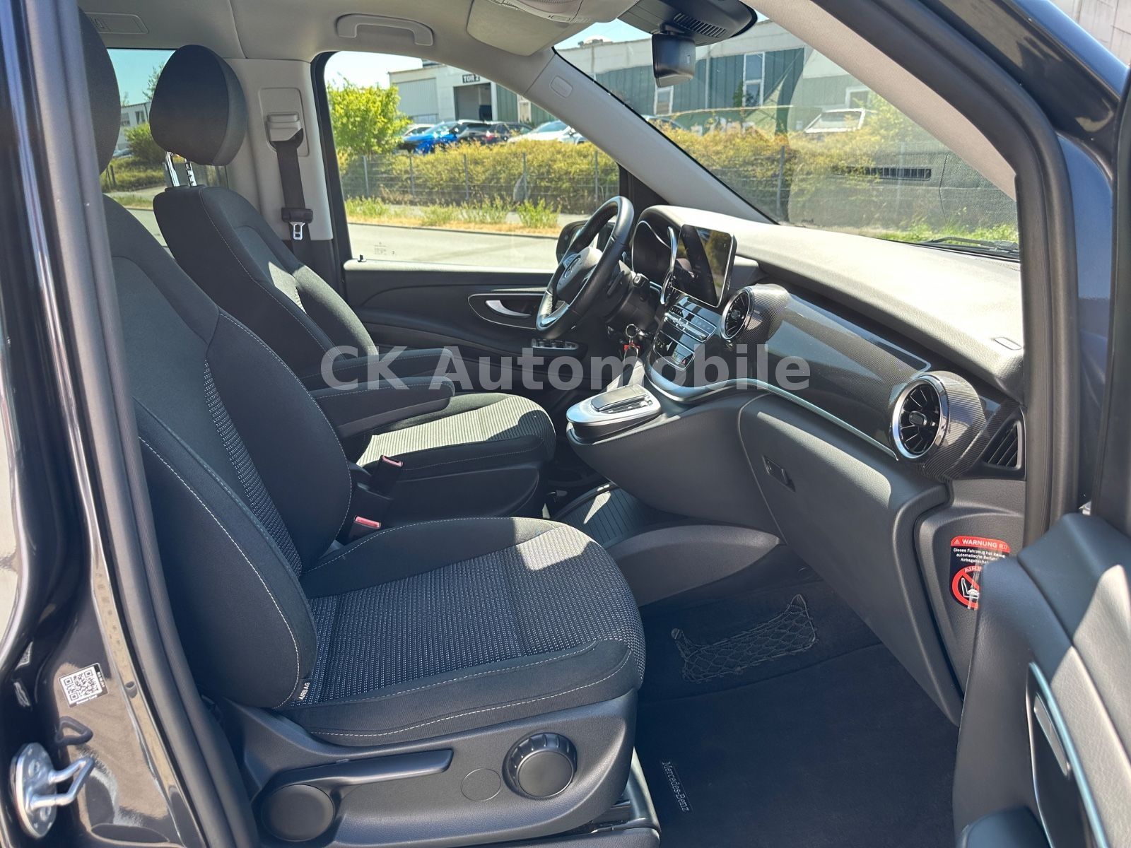 Fahrzeugabbildung Mercedes-Benz V 300d EDITION 4MATIC lang/7 Sitze/Navi/LED/AHK
