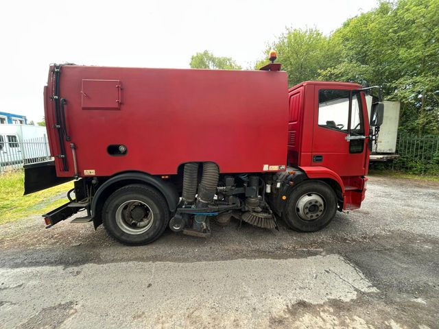 Iveco Viajet Kehrmaschine ML 150 E18