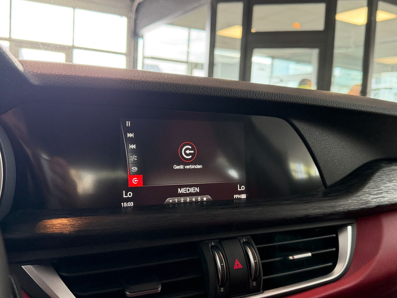Fahrzeugabbildung Alfa Romeo Stelvio Super Q4/BI-XENON/PDC/AUTOMATIK/SPURHALT