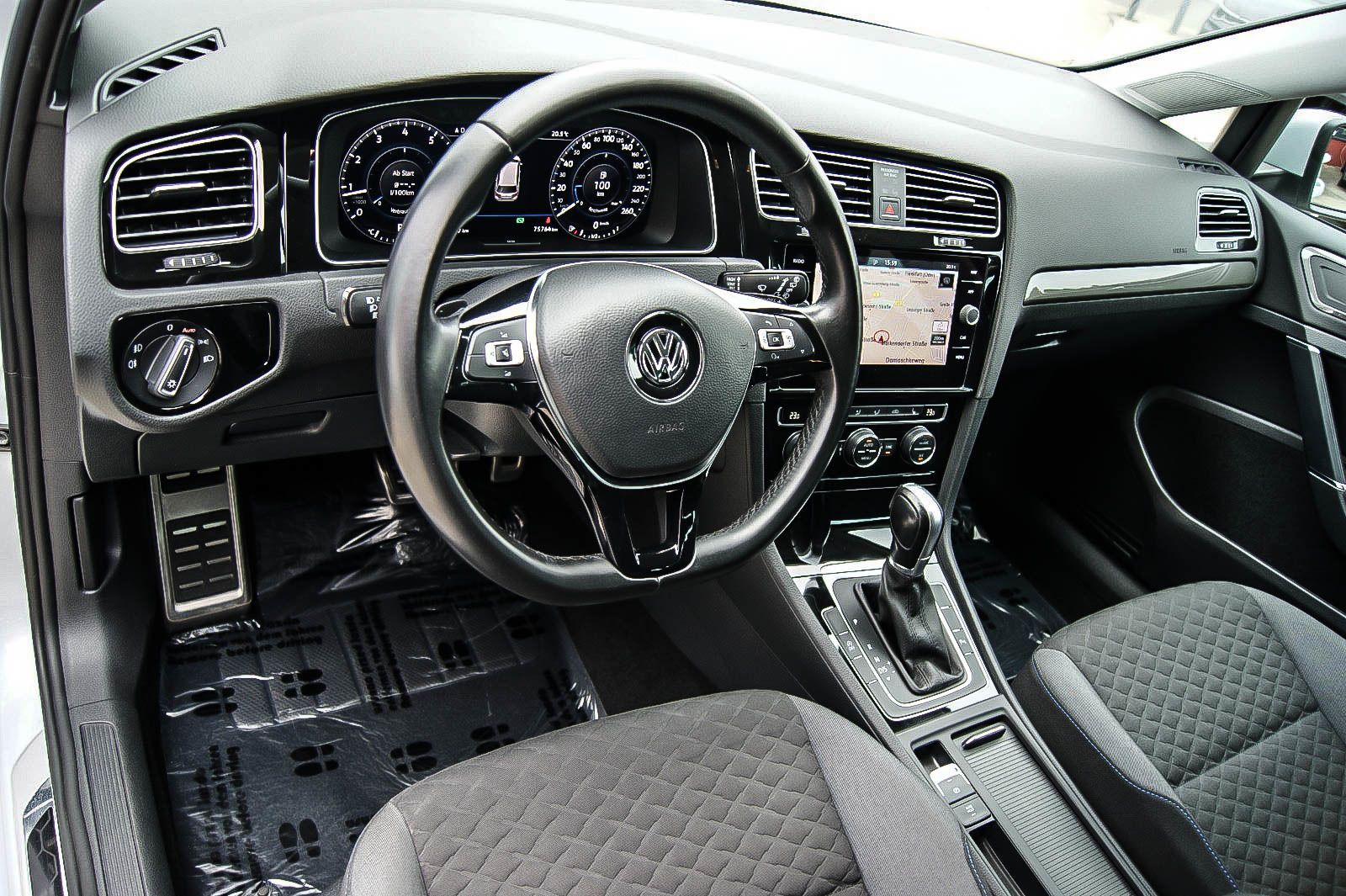 Fahrzeugabbildung Volkswagen Golf VII Variant 14TSI DSG JOIN ANHZV KAMERA PDC