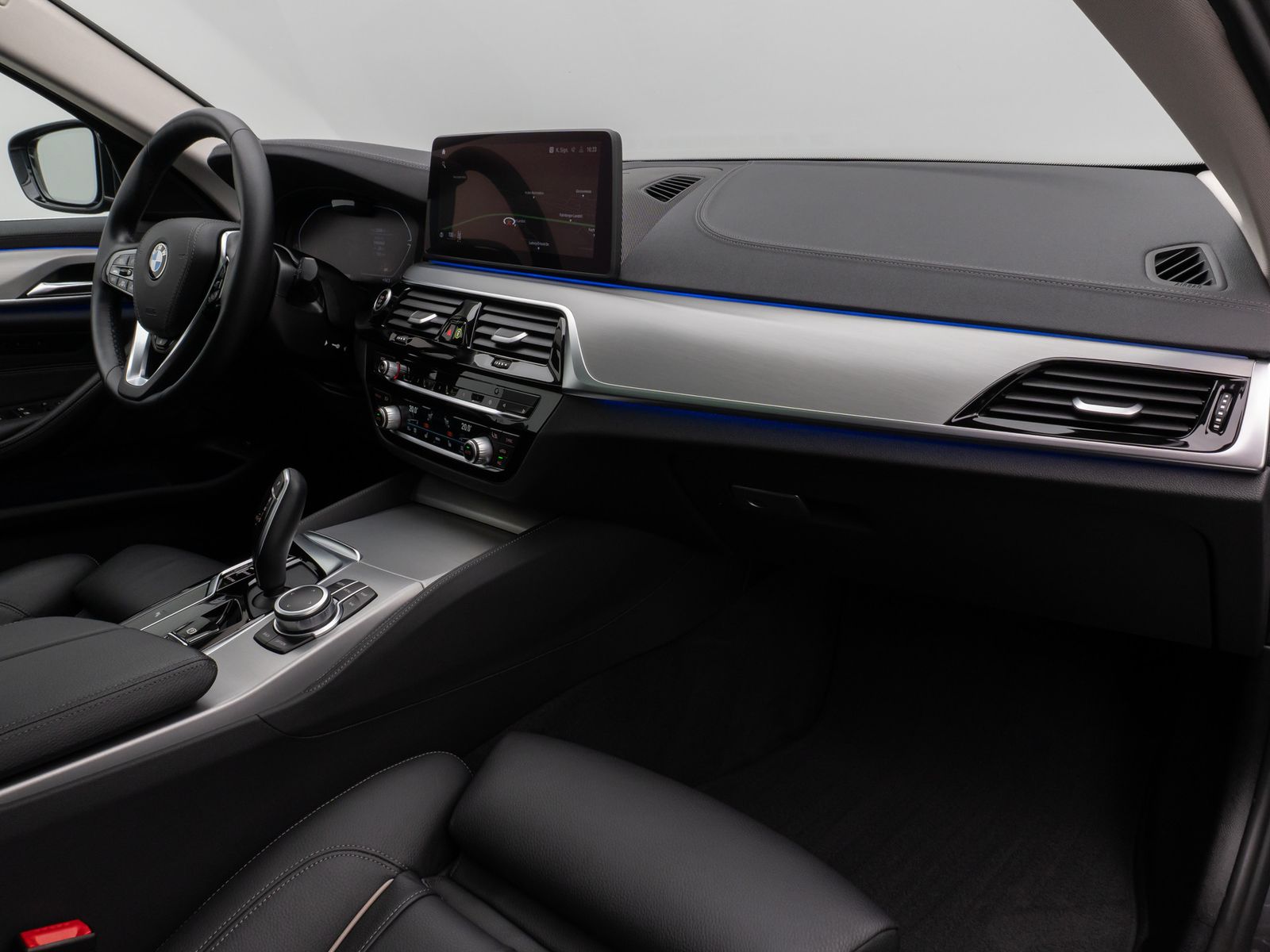 Fahrzeugabbildung BMW 540i xD LuxuryLine Panorama Laser Kamera SoftCL