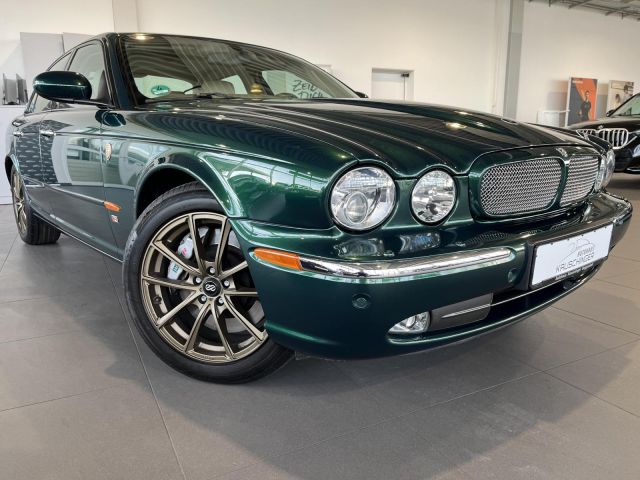 Jaguar XJR 4.2 LEDER XENON NAVI JAGUAR RACING GREEN 195