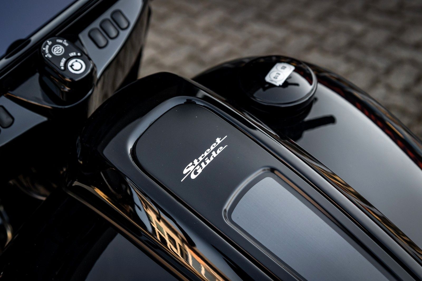 Fahrzeugabbildung Harley-Davidson FLHXST STREET GLIDE ST 117 - Kesstech -