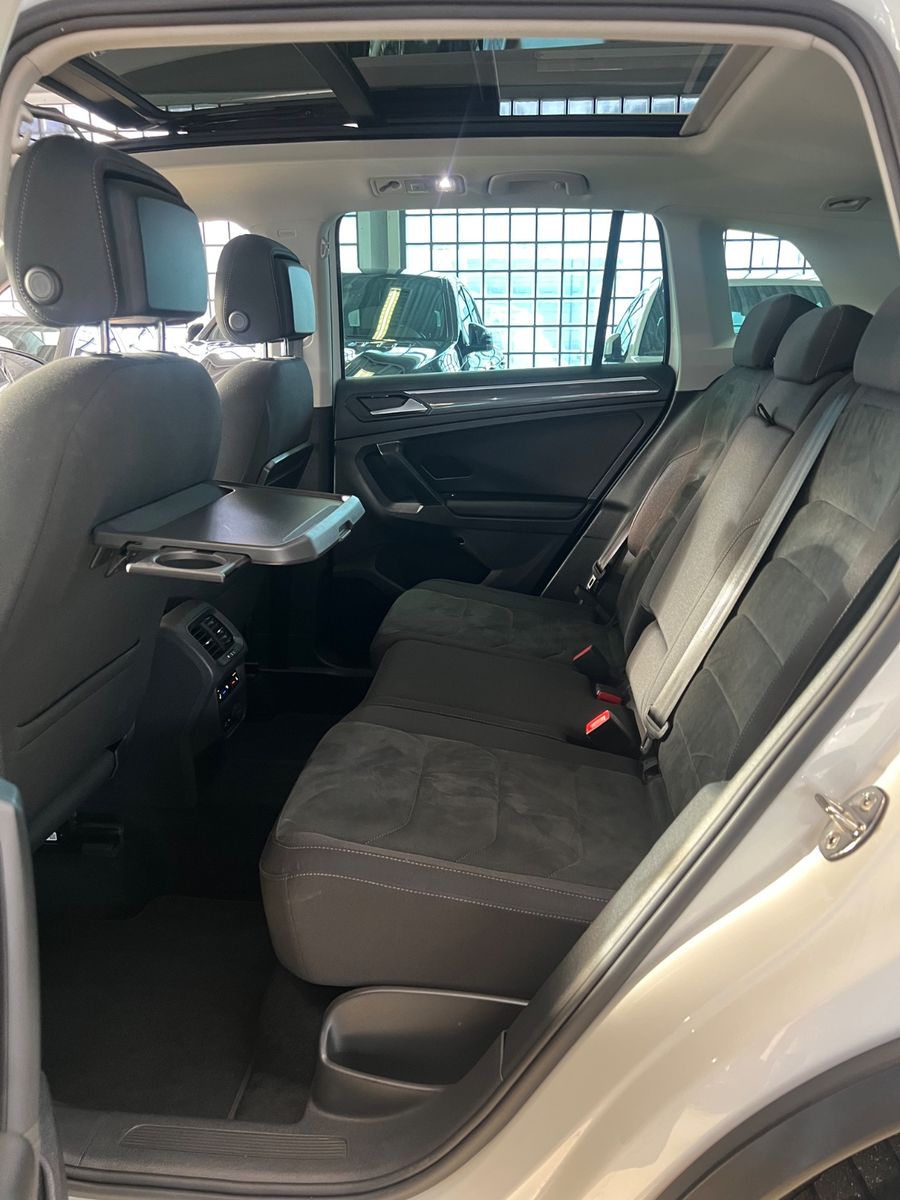 Fahrzeugabbildung Volkswagen Tiguan Highline DSG 4Motion R LINE VIRTUAL*PANO*