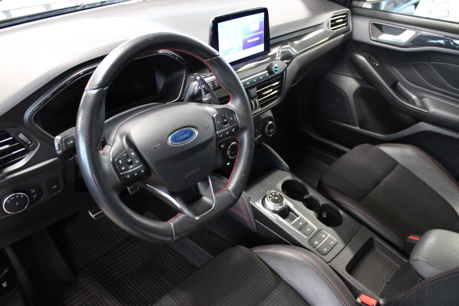 Fahrzeugabbildung Ford Focus ST-Line X Aut. LED PANO CAM ACC WinterPak.