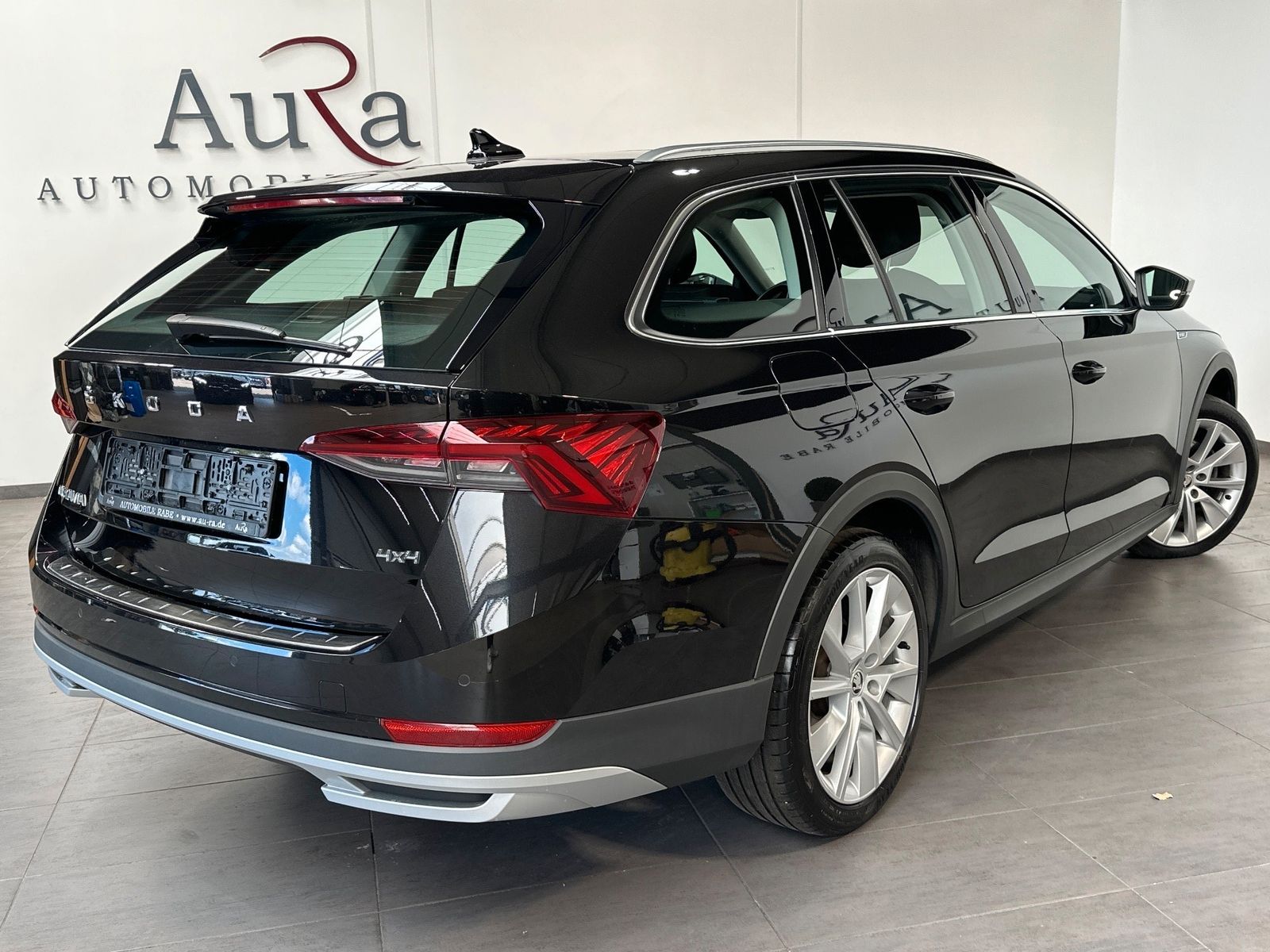 Fahrzeugabbildung SKODA Octavia Combi 2.0 TDI DSG 4x4 Scout NAV+LED+AHK