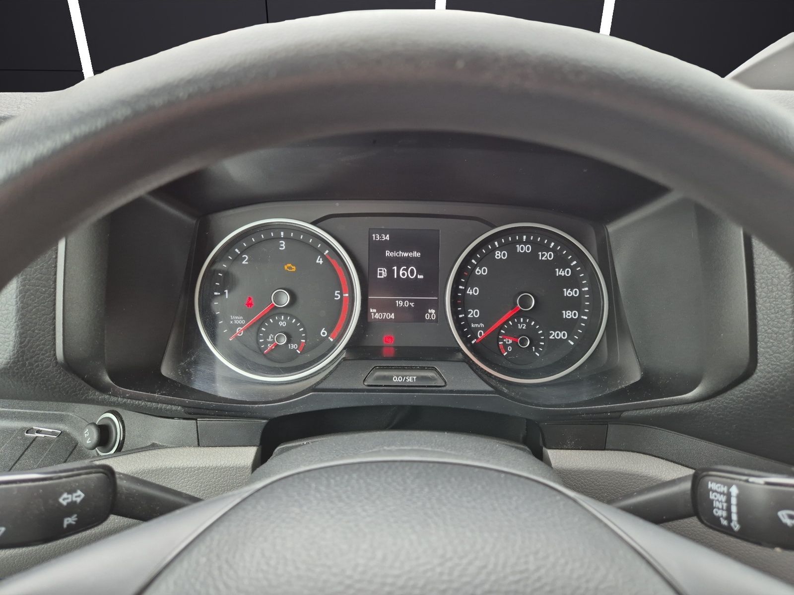 Fahrzeugabbildung Volkswagen Crafter 35 MR HD 4Mo 9-Si Rollstuhllift Trittstu