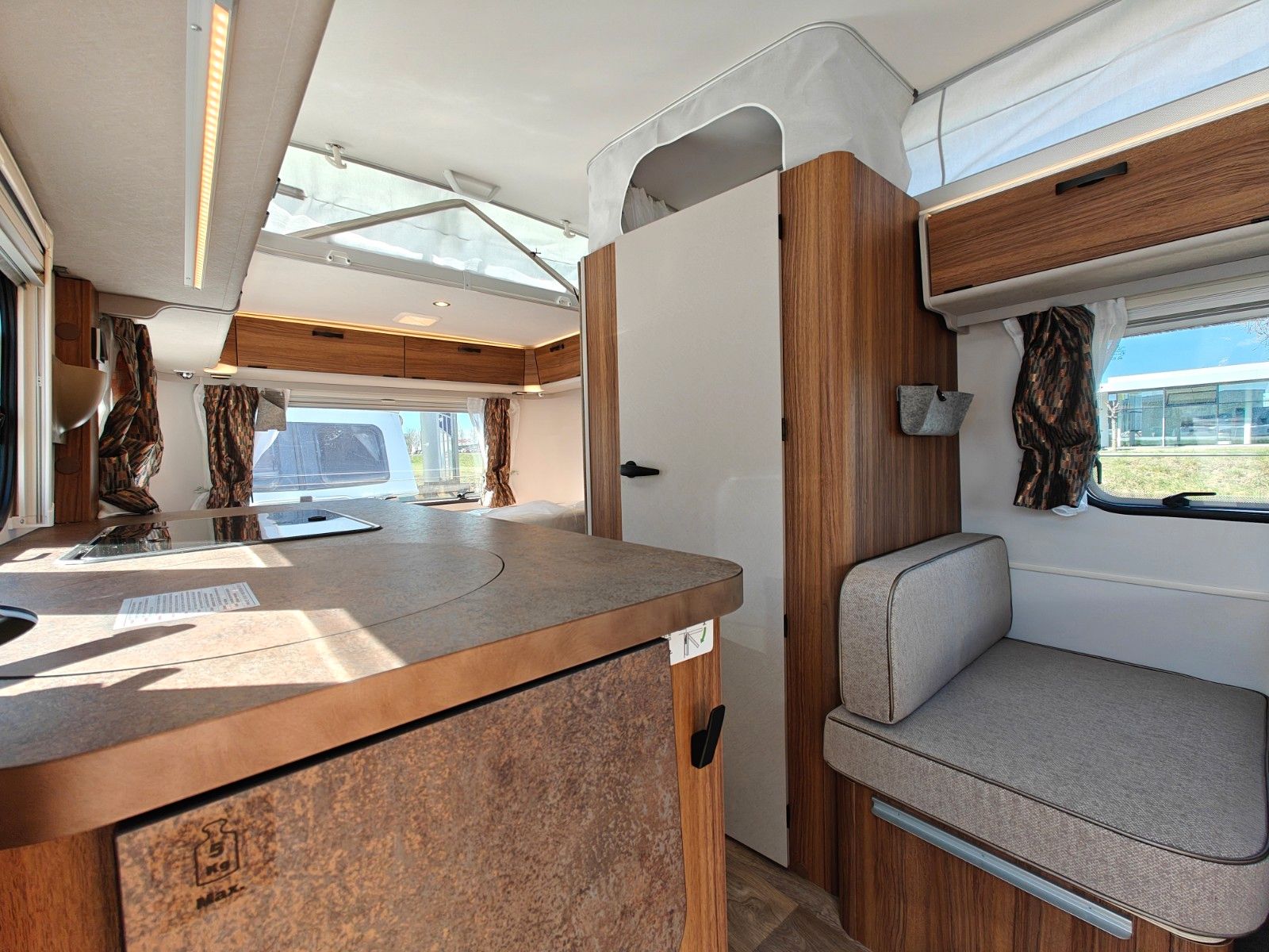 Fahrzeugabbildung HYMER / ERIBA / HYMERCAR Touring 550 Legend - Modell 2025! -