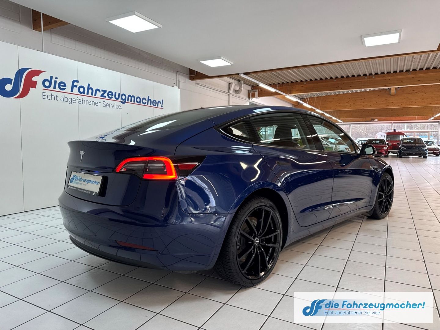 Fahrzeugabbildung Tesla Model 3 Basis RWD Leder Soundsystem ACC El. Heck