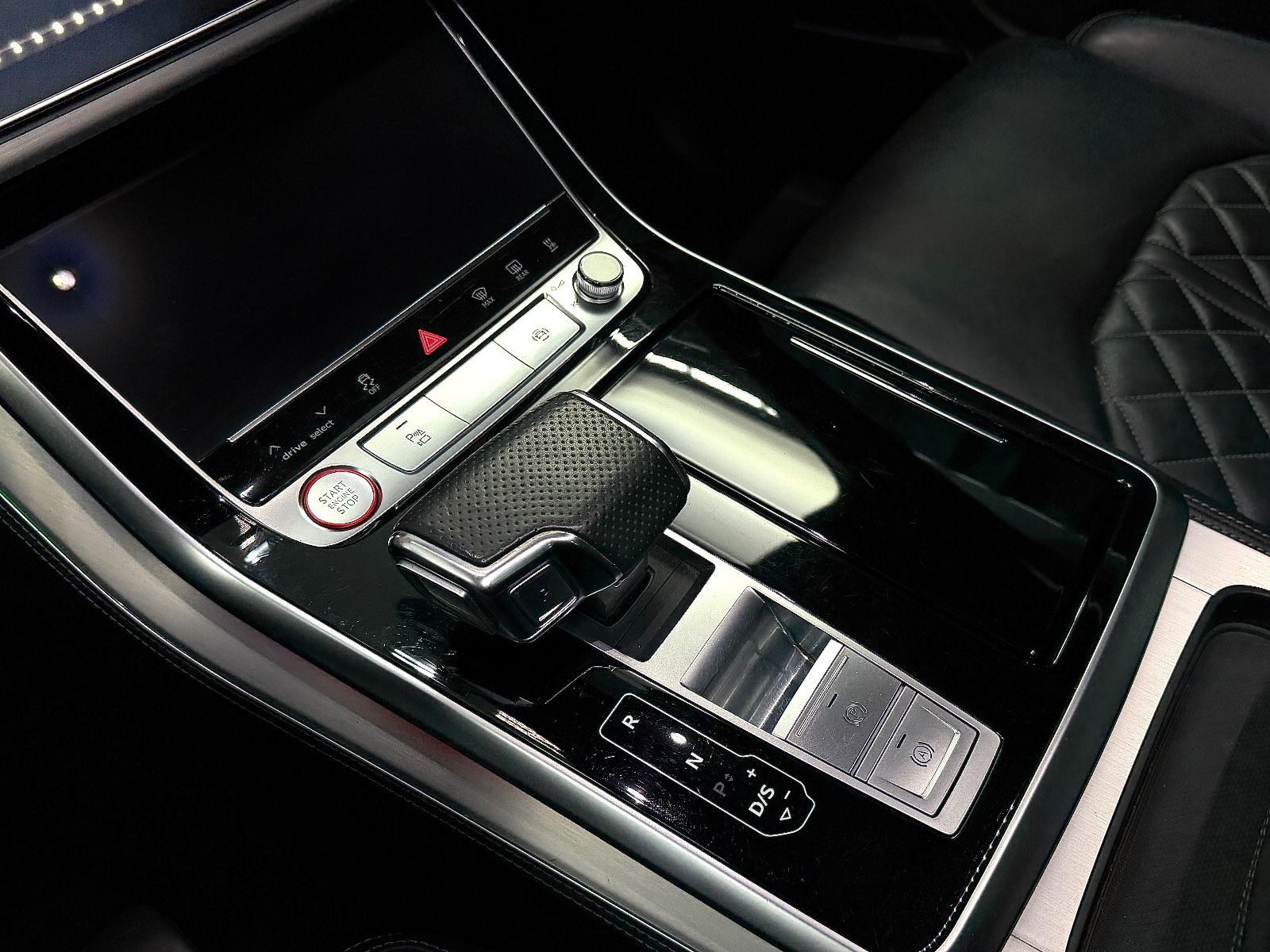 Fahrzeugabbildung Audi SQ7 4.0 TDI quattro|3D BANG&OLUFSEN|PANORAMA|AHK