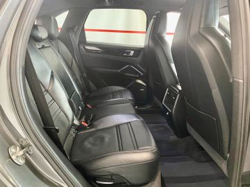 Porsche Cayenne - 9