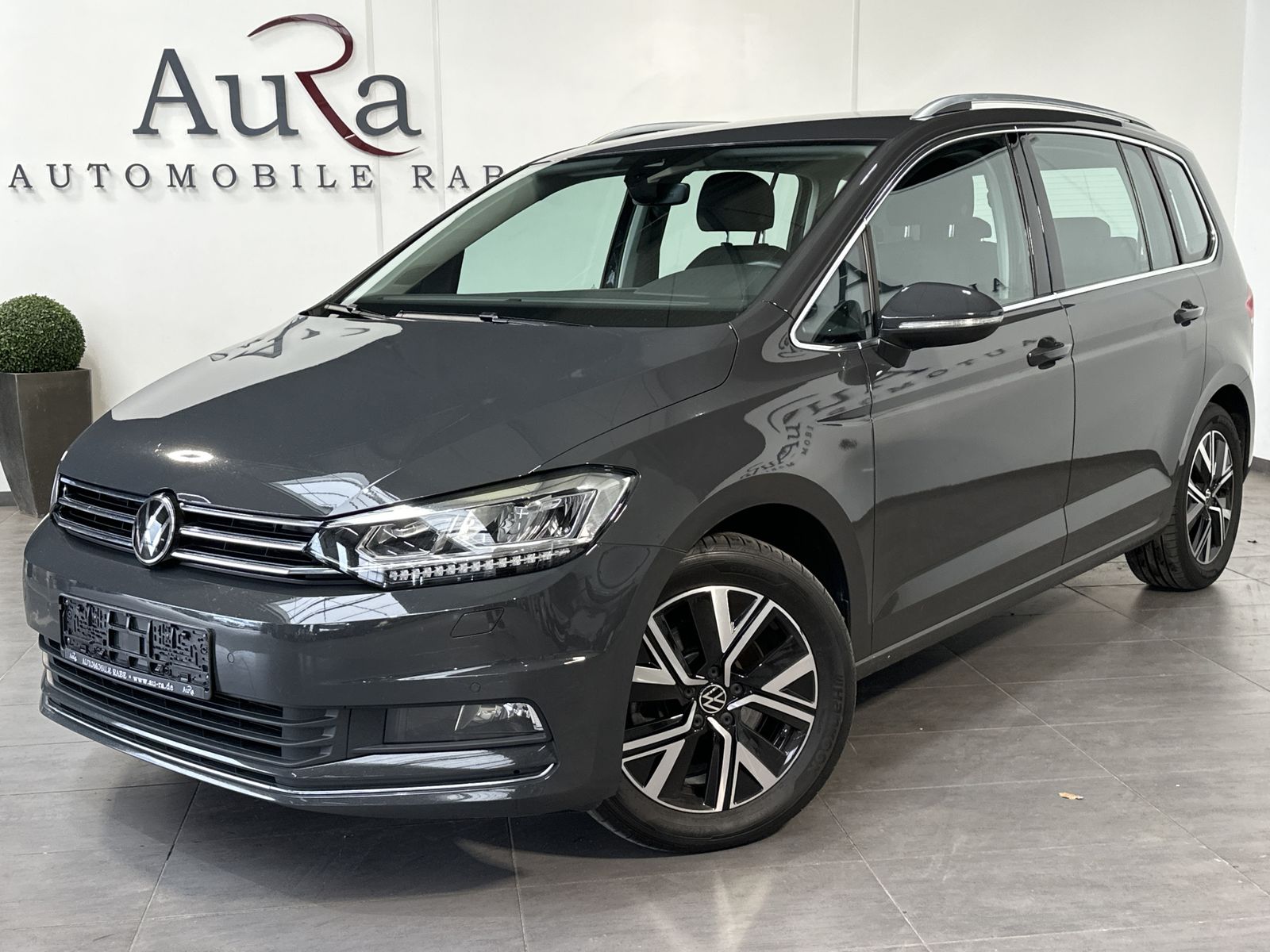 Fahrzeugabbildung Volkswagen Touran 2.0 TDI DSG 7-Sitzer Highline NAV+LED+AHK