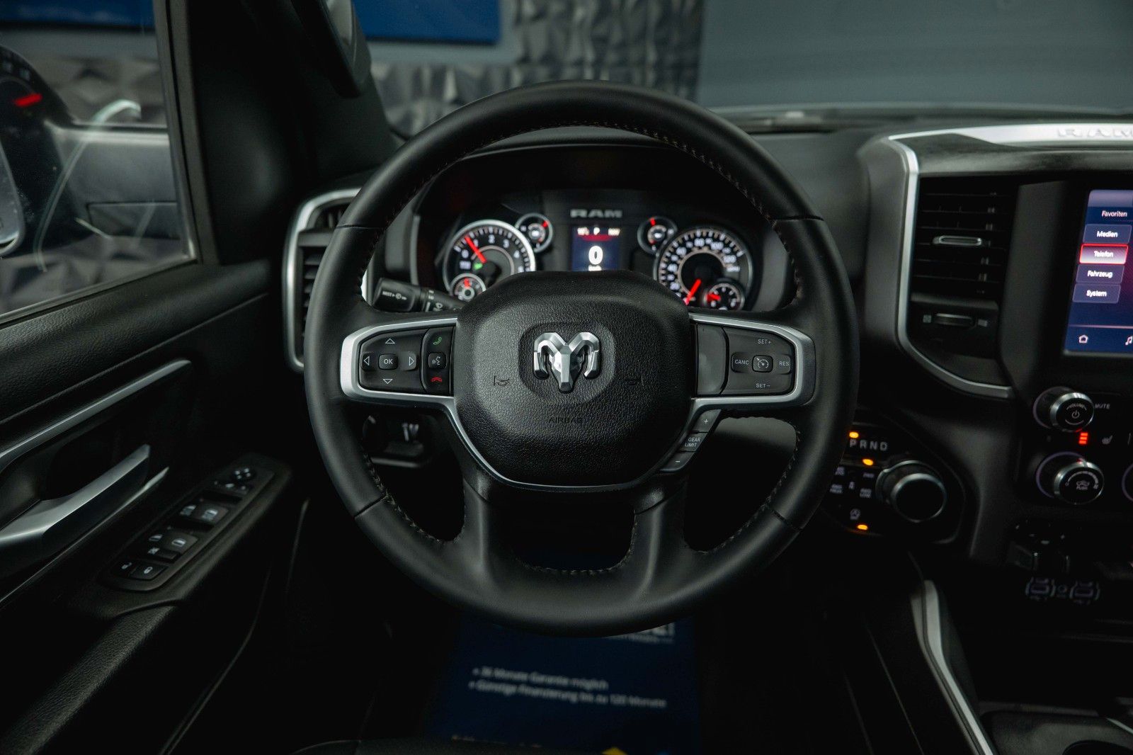 Fahrzeugabbildung Dodge RAM 5.7 V8 HEMI 4x4 OFFROAD Night-Paket *LED*19%