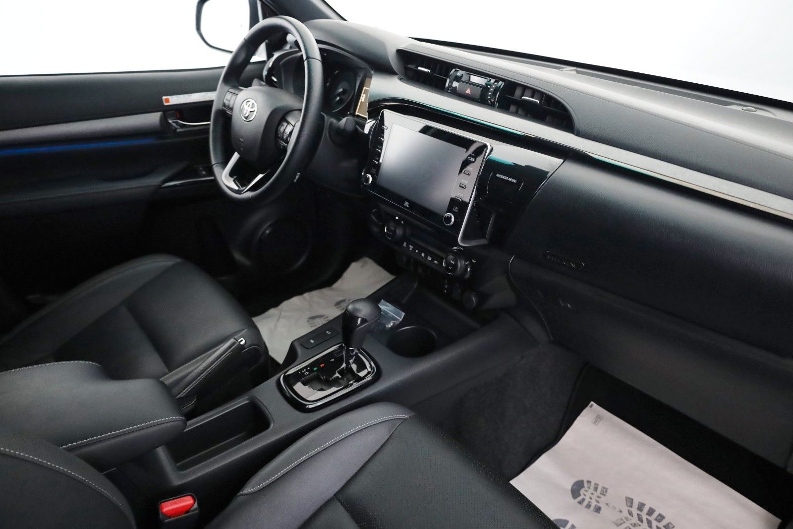 Fahrzeugabbildung Toyota Hilux 2.8 D-4D Invincible, CarPlay, HardTop, AHK