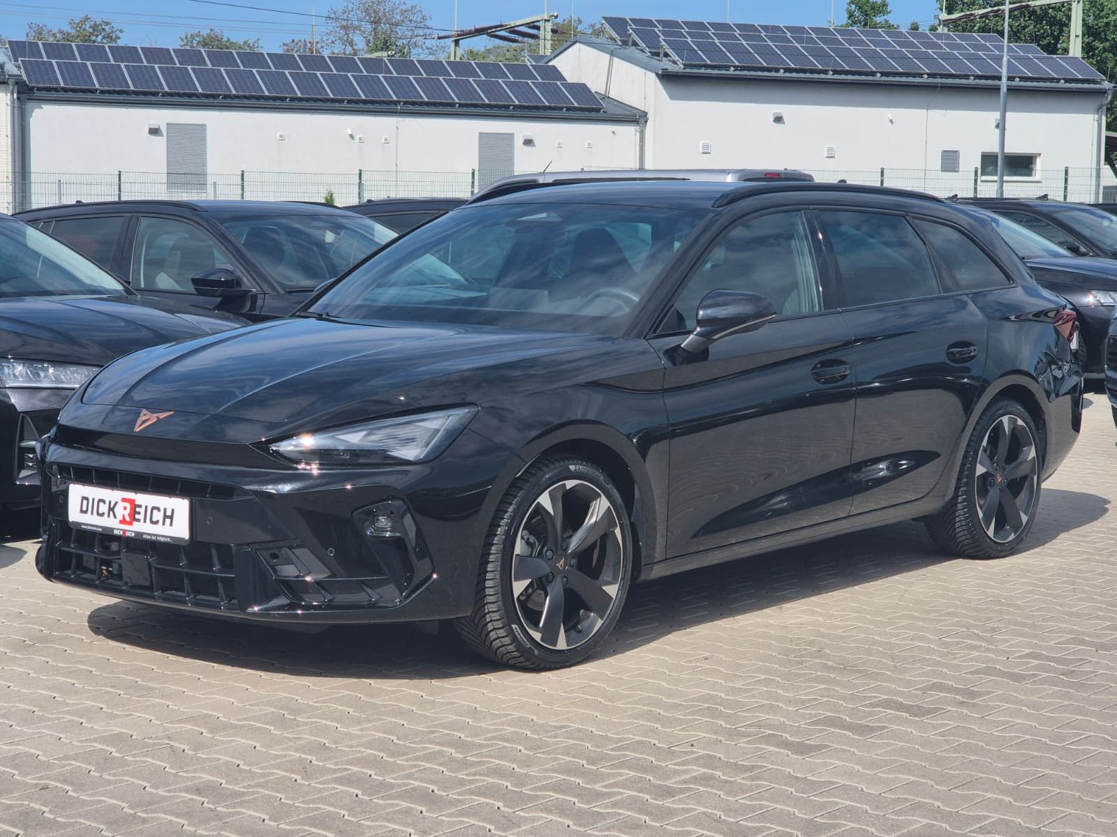 Fahrzeugabbildung CUPRA Leon 1.5 eTSI DSG AHK*DYNAMICA*EDGE*LED*5JGARAN.