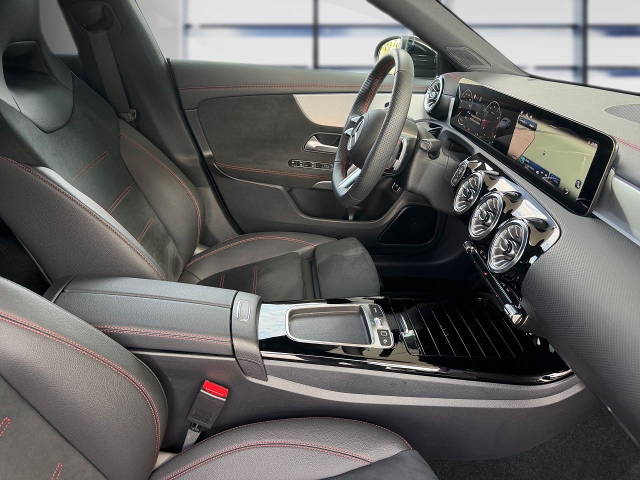 Fahrzeugabbildung Mercedes-Benz CLA 200 SB AMG+NIGHT+360+MULTIB+DISTR+AMBIE+CARP