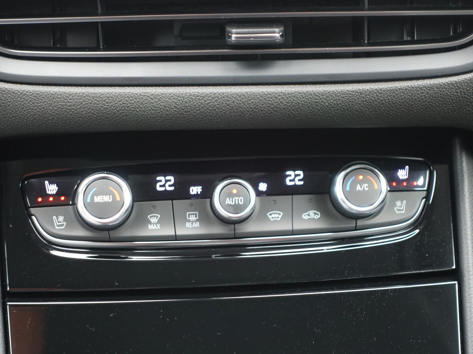 Fahrzeugabbildung Opel Grandland GS 1.2T AUTOMATIK,AHK,Navi,MatrixLED