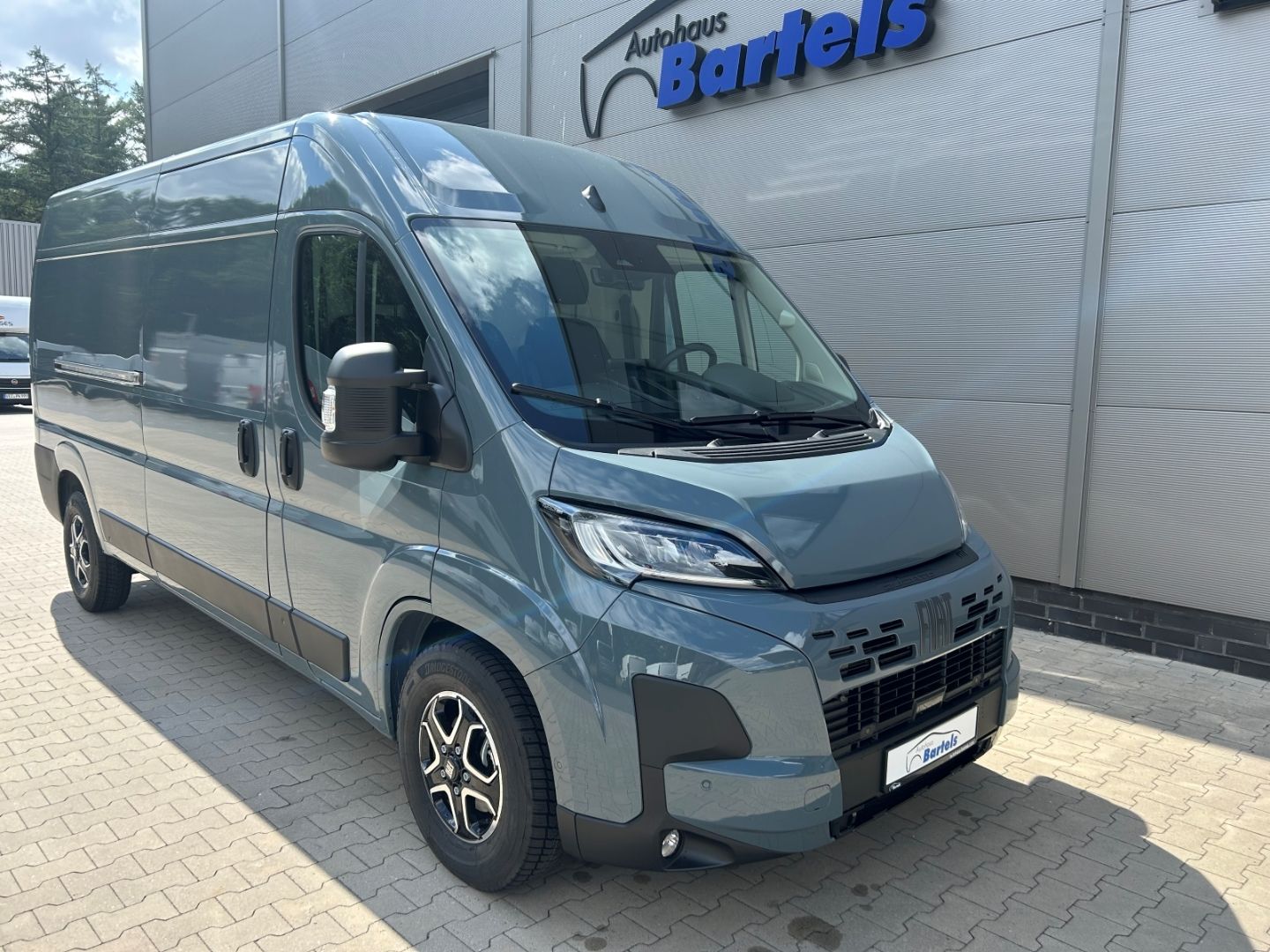 Fahrzeugabbildung Fiat Ducato H2 Kastenwagen 35 L3H2 180 Multijet 10 Zo