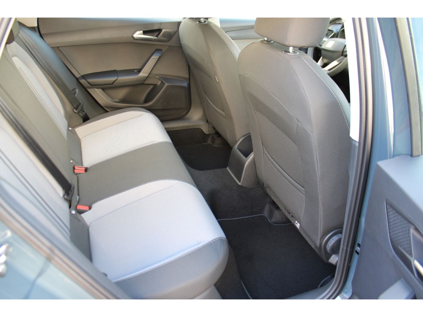 SEAT Leon 1.5 eTSI Style DSG ACC LED DAB PDC RFK SHZg - Image 10