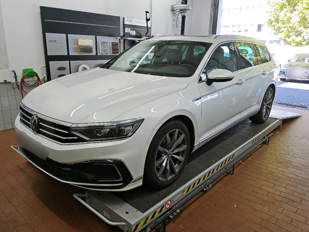 Volkswagen Passat Variant GTE 1.4 TSI/AHK/MATRIX/TRAV/PANO
