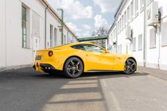 Fahrzeugabbildung Ferrari F12 Berlinetta Giallo Modena *MwSt./Scheckheft*