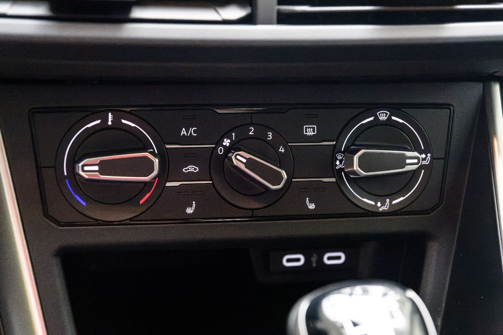 Fahrzeugabbildung Volkswagen Polo VI Life +Sitzheizung  +Allwetter