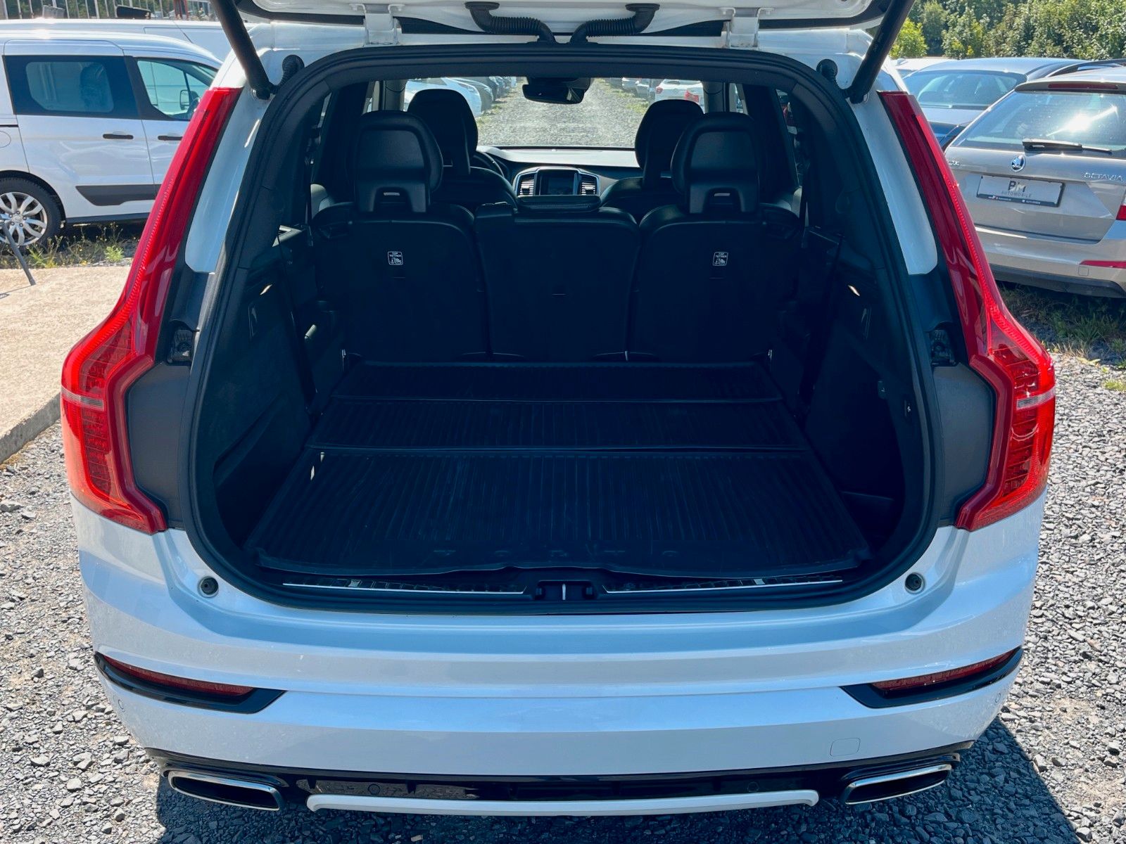 Fahrzeugabbildung Volvo XC90 R DESIGN AWD Navi Leder Pano LED *7-SITZER*