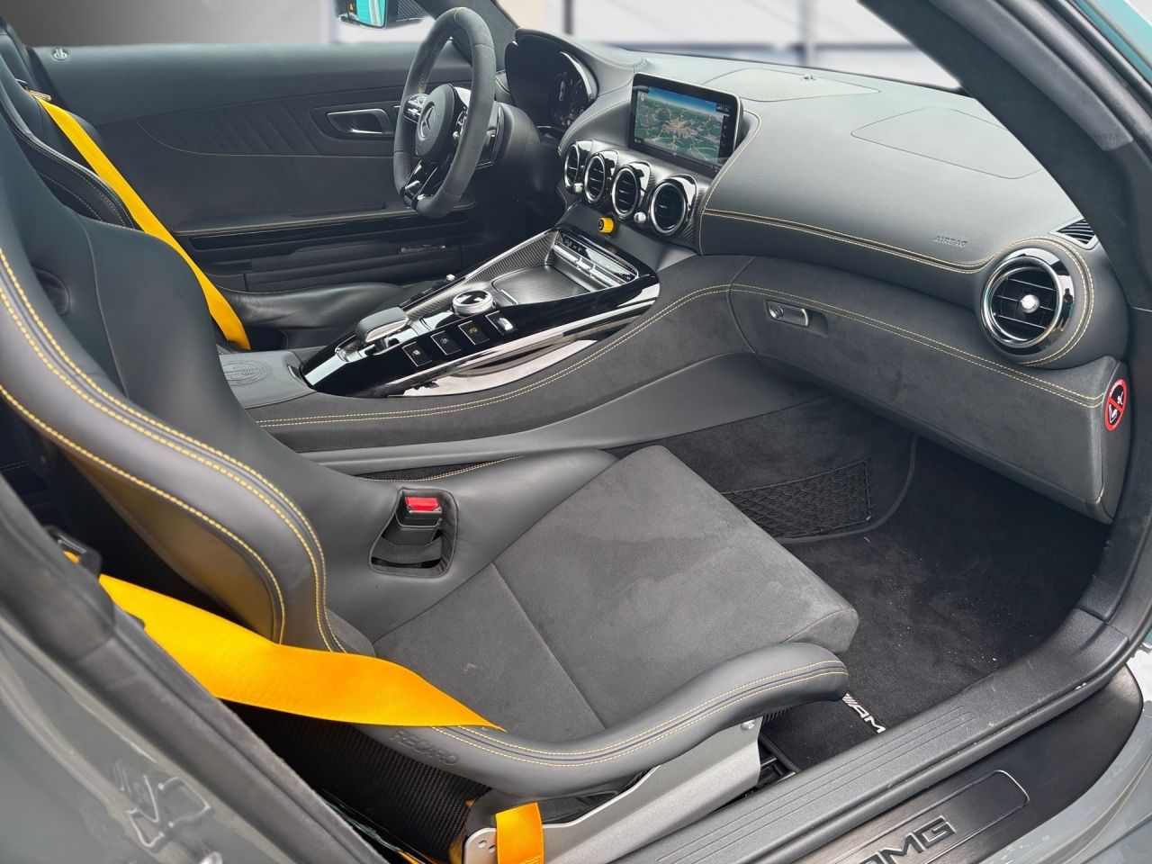 Fahrzeugabbildung Mercedes-Benz AMG GT R PRO ACC AUT Fernlichtass. Kam. Keramik