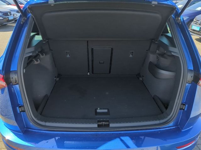 Fahrzeugabbildung SKODA Karoq 1.5 TSI DSG Sportline AHK NAVI LED MATRIX