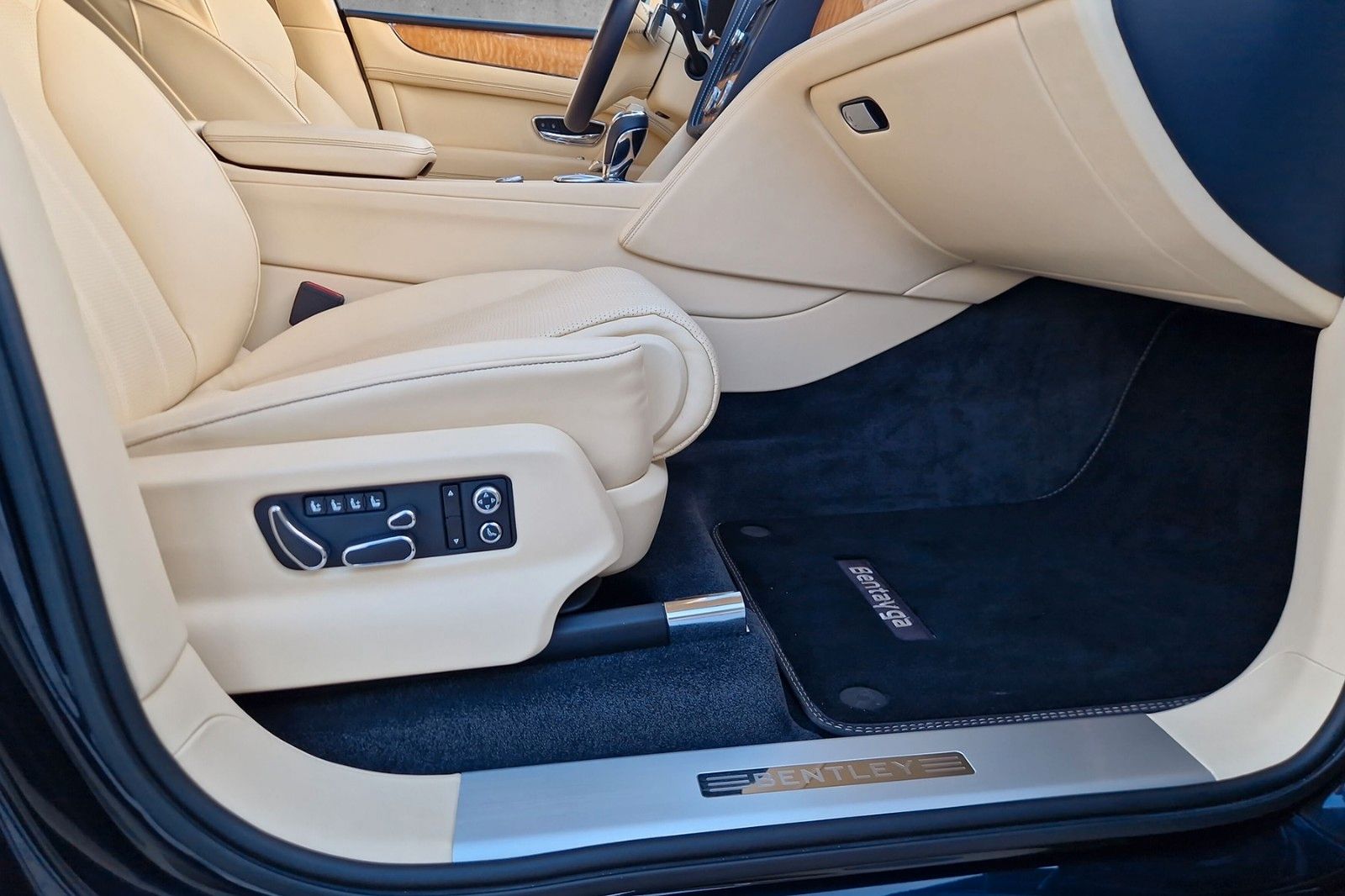 Fahrzeugabbildung Bentley Bentayga V8 Diesel*Massage*AHK*Schiebedach*VOLL