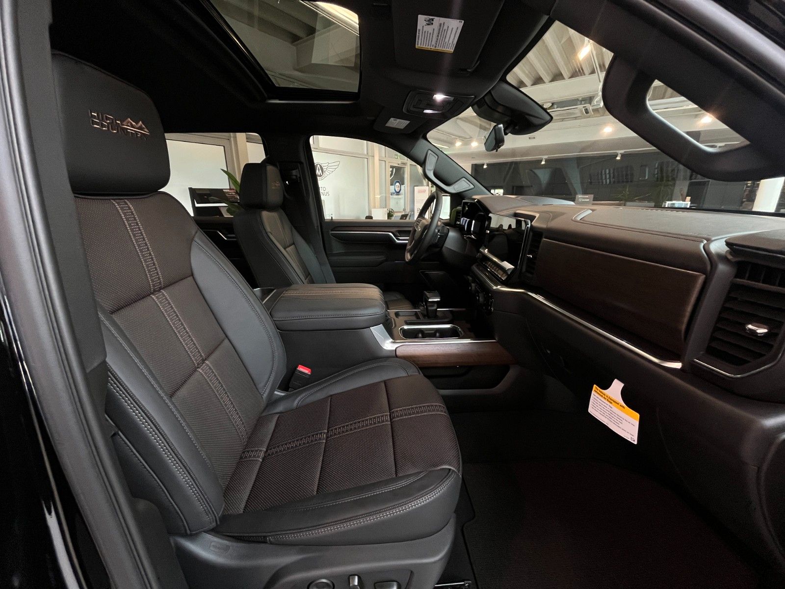 Fahrzeugabbildung Chevrolet Silverado 6.2 V8 High Country Midnight*LPG*360°