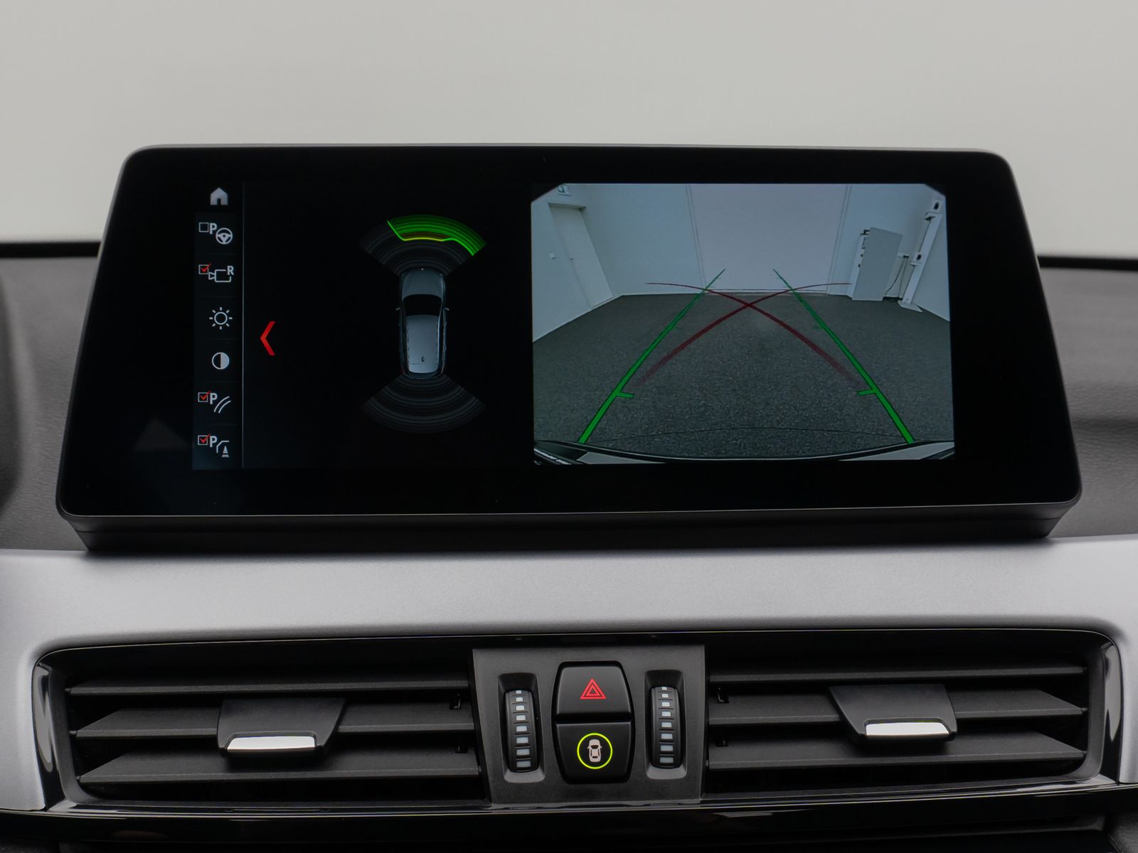 Fahrzeugabbildung BMW X1 sD20i Kamera HUD DAB Alarm Geschwindigkeitsre