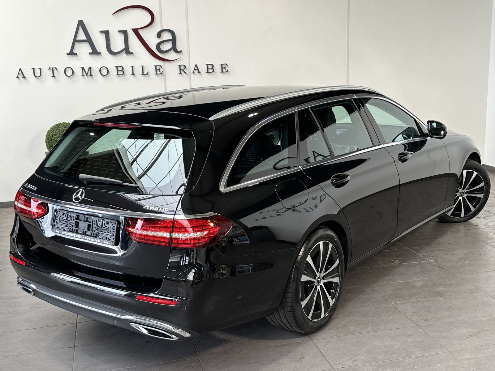 Fahrzeugabbildung Mercedes-Benz E 300d T 4M Avantgarde NAV+LED+360°+WIDE+HUD+1HD