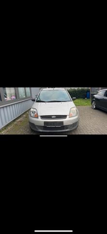 Ford Fiesta 1,3 Benziner perfekter Wintera...