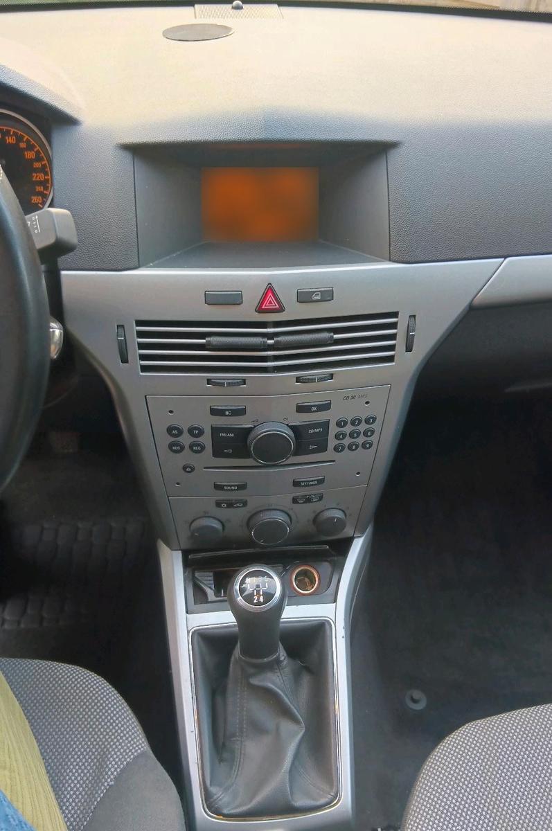 Opel Astra 2009 — photo 6