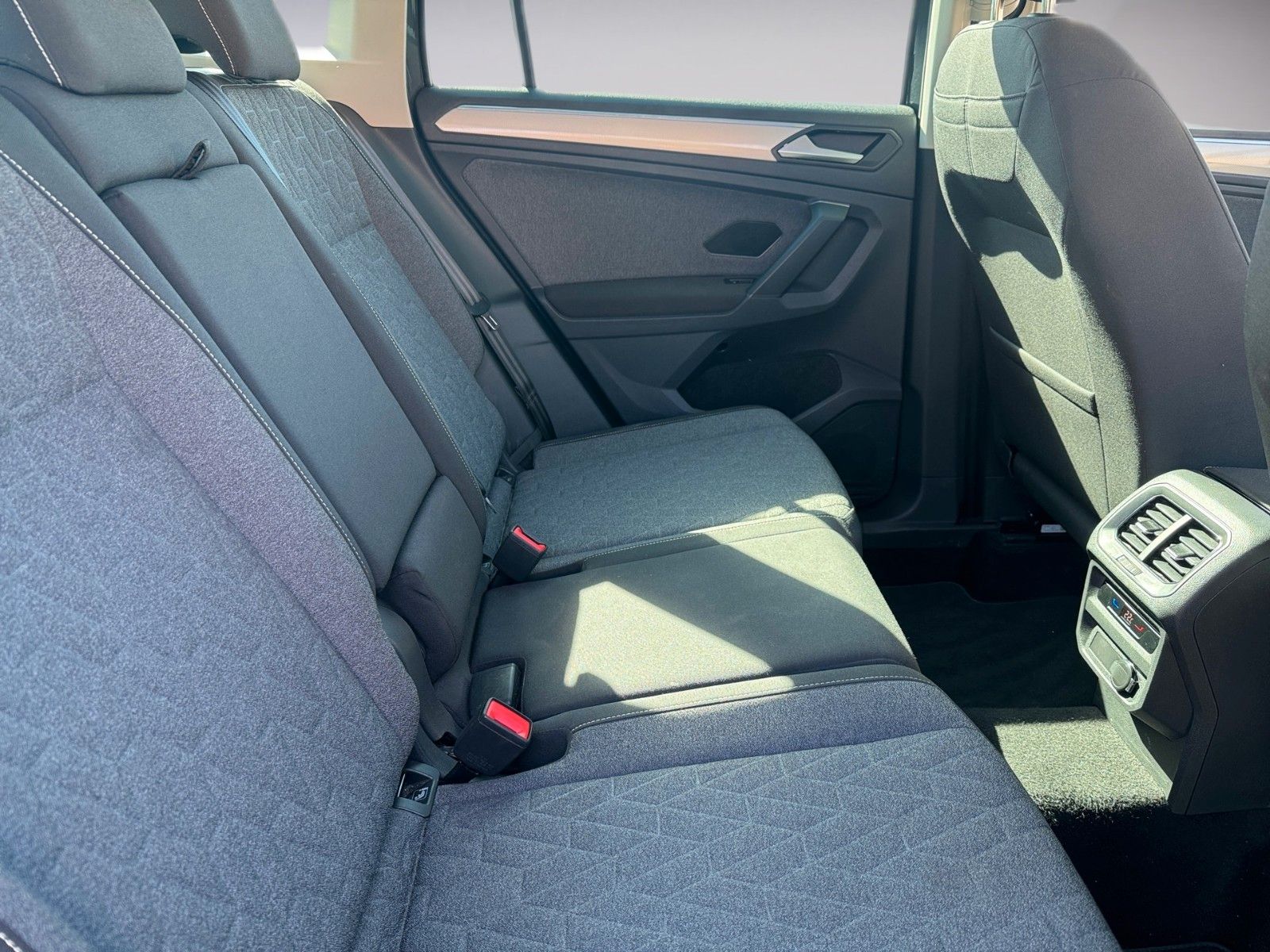 Fahrzeugabbildung Volkswagen Tiguan Life MOVE 1.5 TSI