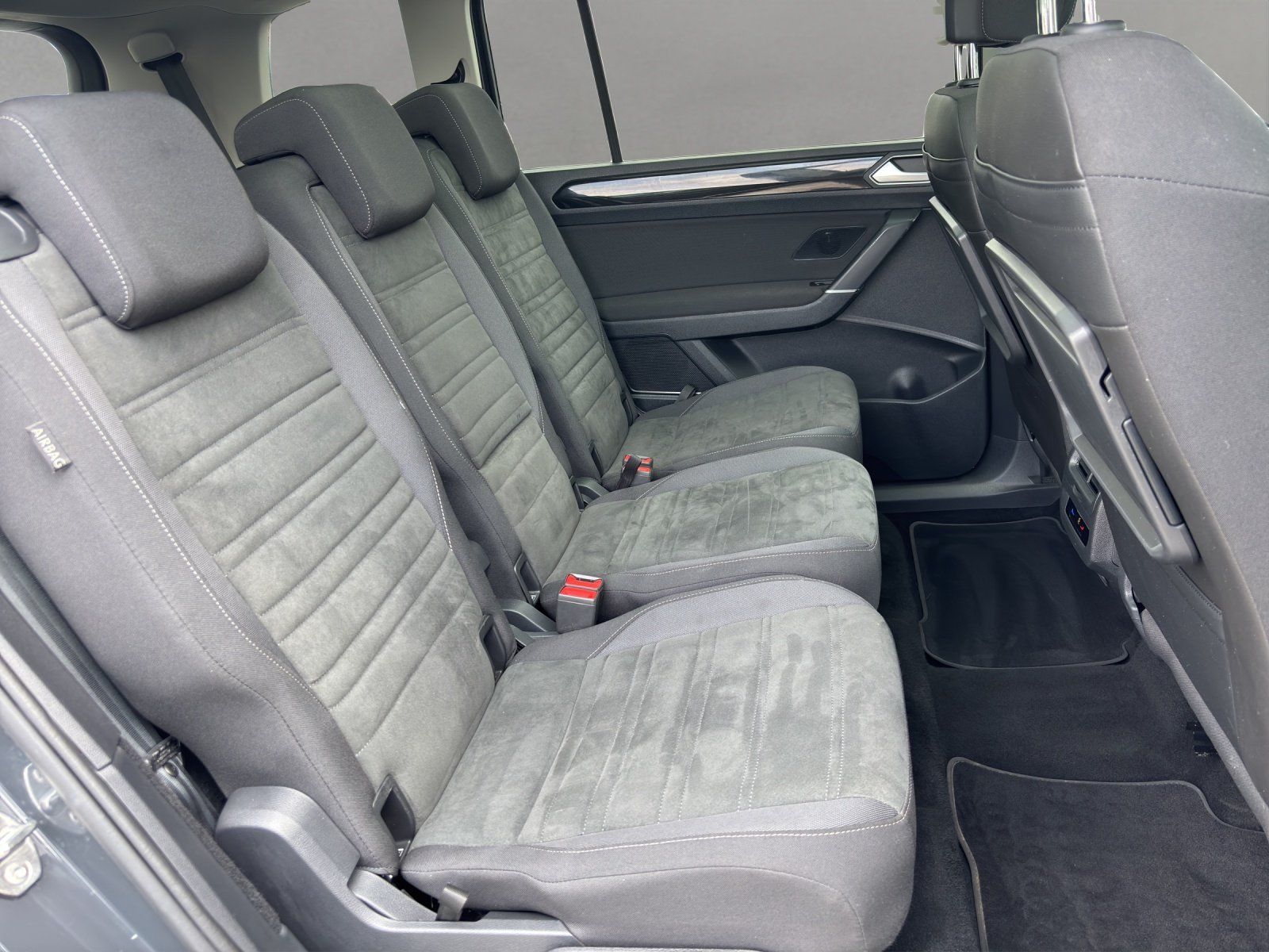 Fahrzeugabbildung Volkswagen Touran 1.5 TSI DSG Highline/PANO-DACH/KAMERA/7Si