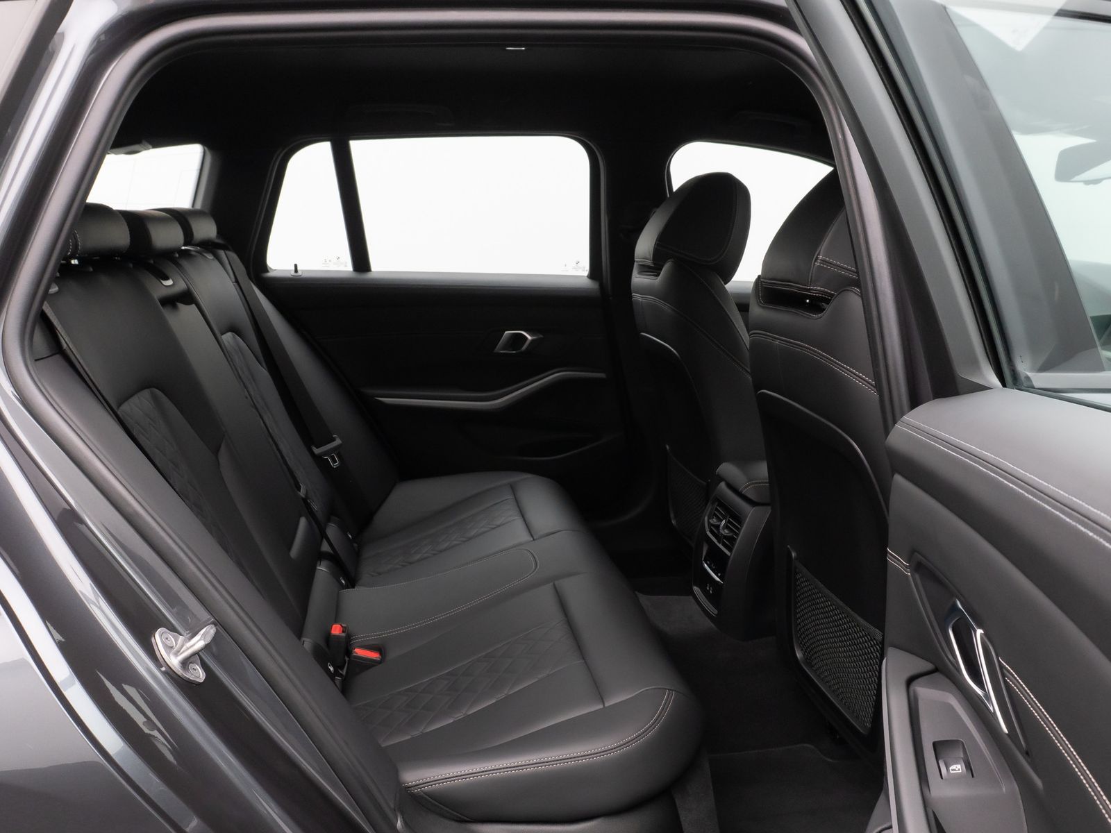 Fahrzeugabbildung BMW 320d DAB HiFi CockPitPro Lordos Alarm PDC Sport