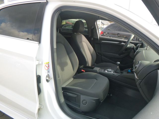 Fahrzeugabbildung Audi A3 Limo 35 TFSI >S Line/PANO/NAV/LED/Sitzheiz<