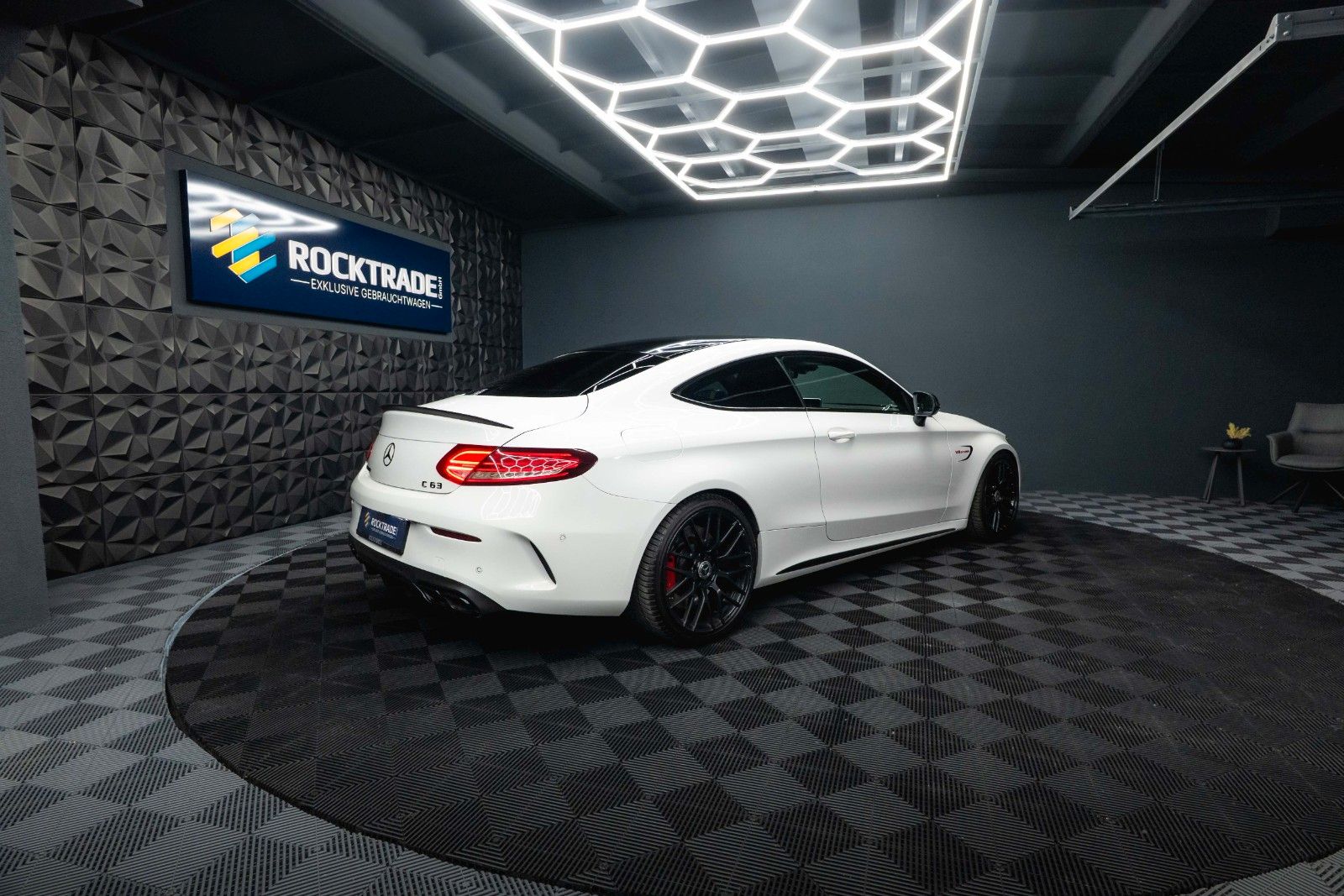 Fahrzeugabbildung Mercedes-Benz C 63 AMG Coupe Edition 1 Night Carbon *ACC*LED*