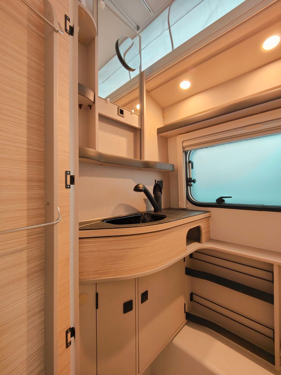 Fahrzeugabbildung HYMER / ERIBA / HYMERCAR Touring 530 Tango Red - JETZT 8.024€ SPAREN !!!