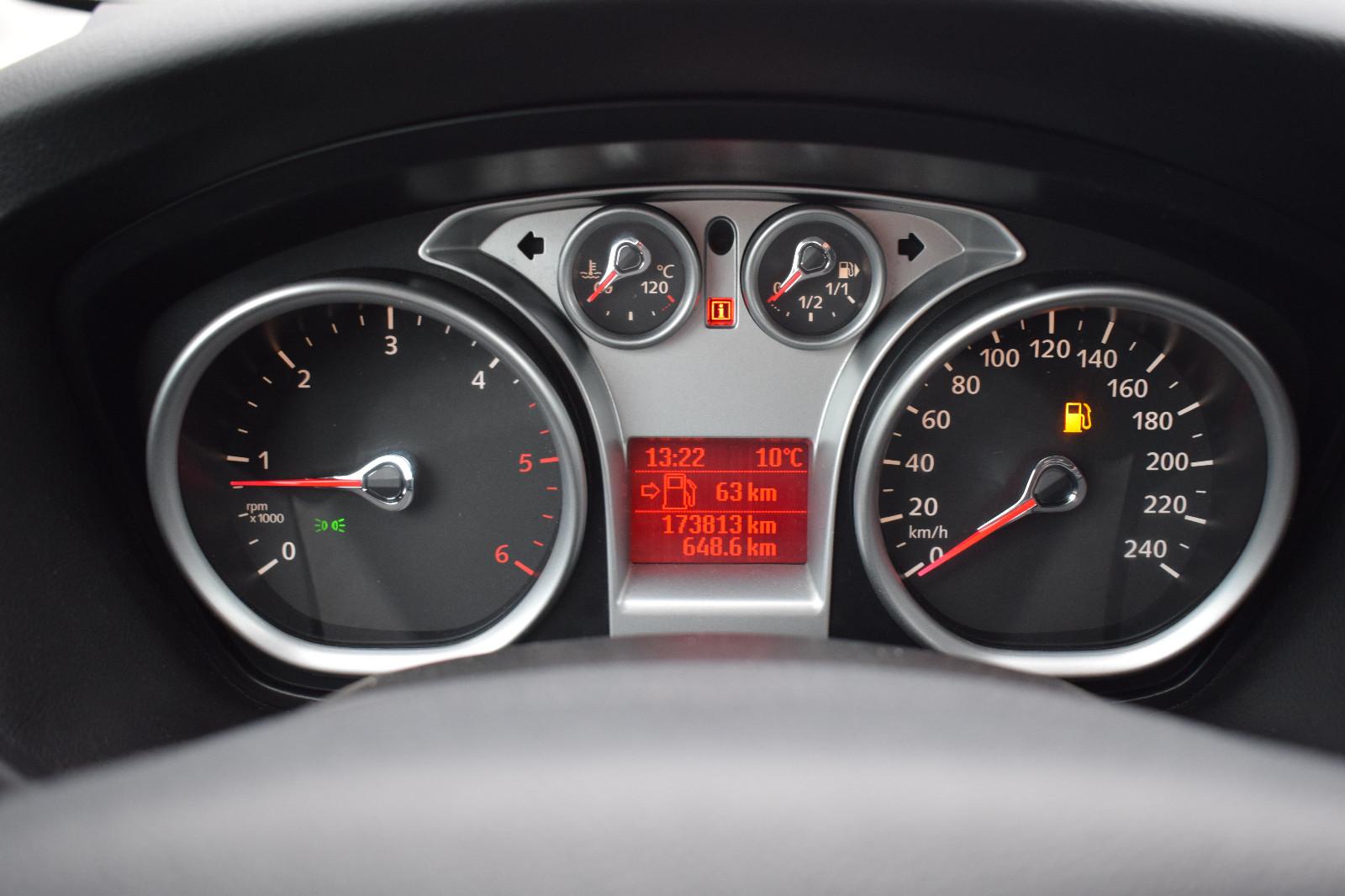 Ford Focus 2009 — photo 18