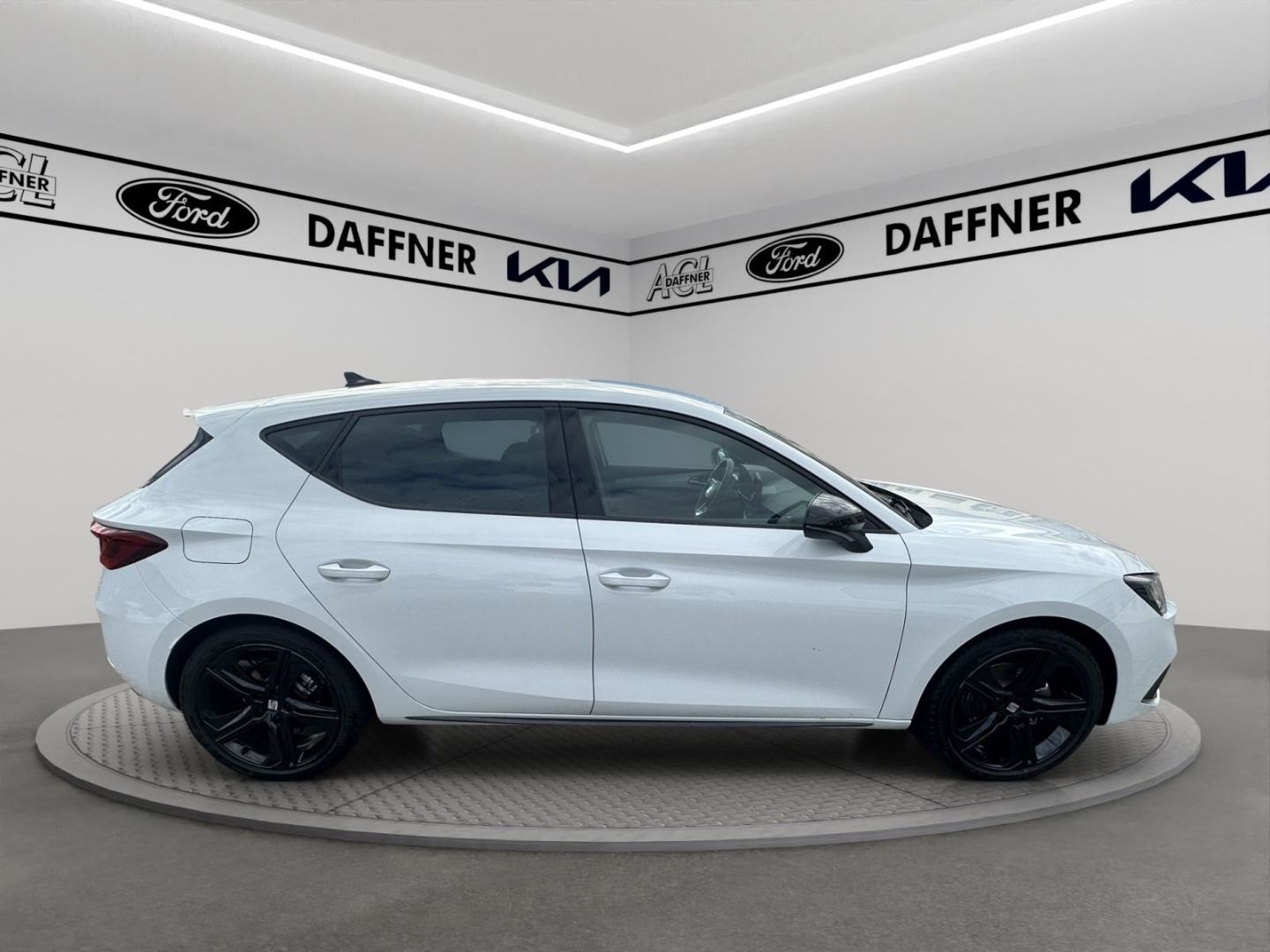 Fahrzeugabbildung SEAT Leon 1.5 110 kW FR Black Edition SpurhalteASS
