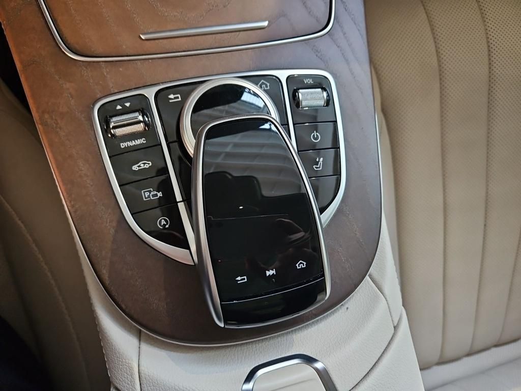 Fahrzeugabbildung Mercedes-Benz E 400 d T 4M AMG Pano Airmatic Massage Burmester