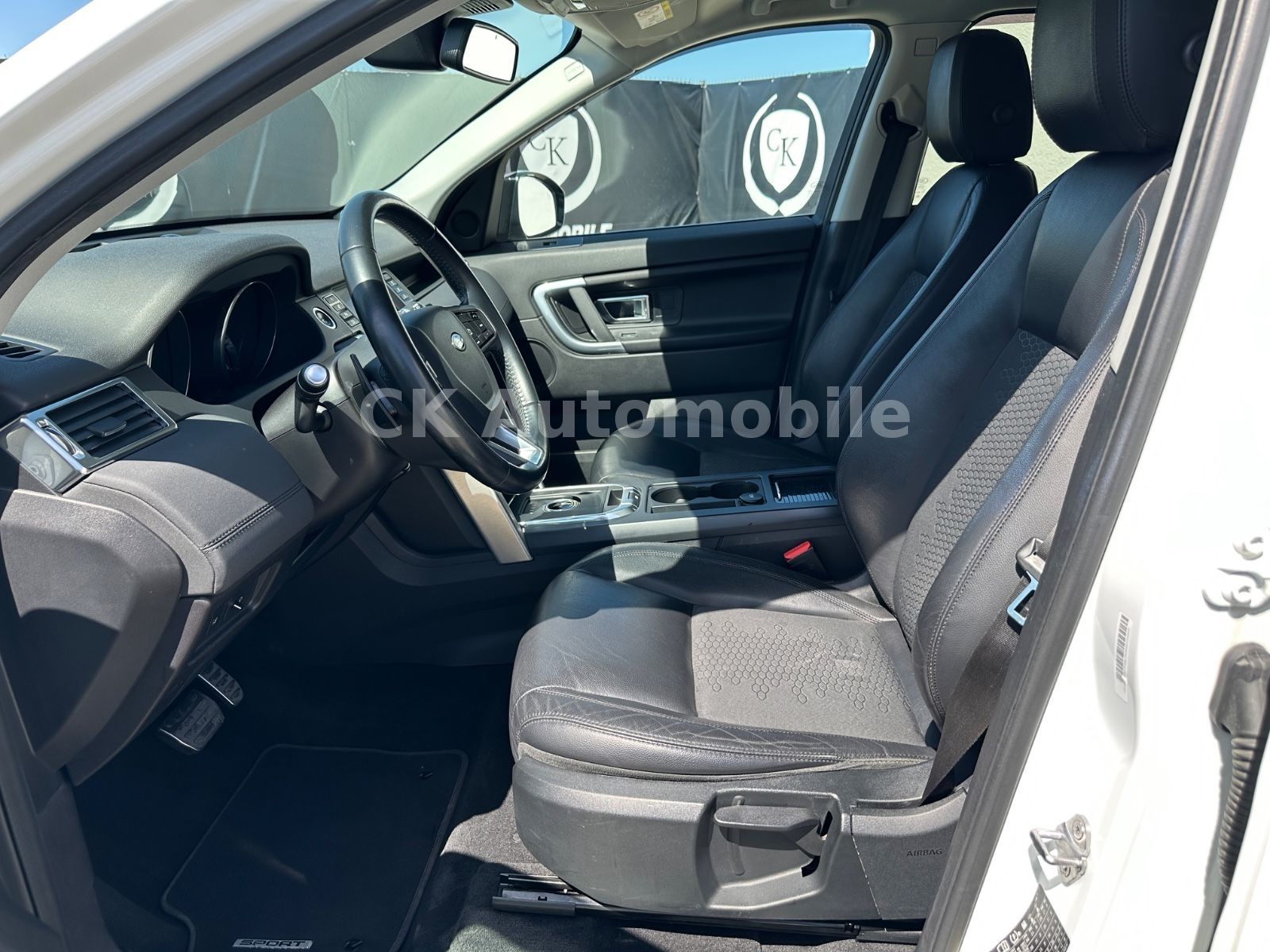Fahrzeugabbildung Land Rover Discovery Sport 2.0 TD4 SE AWD/Navi/Bi-Xenon/Kam