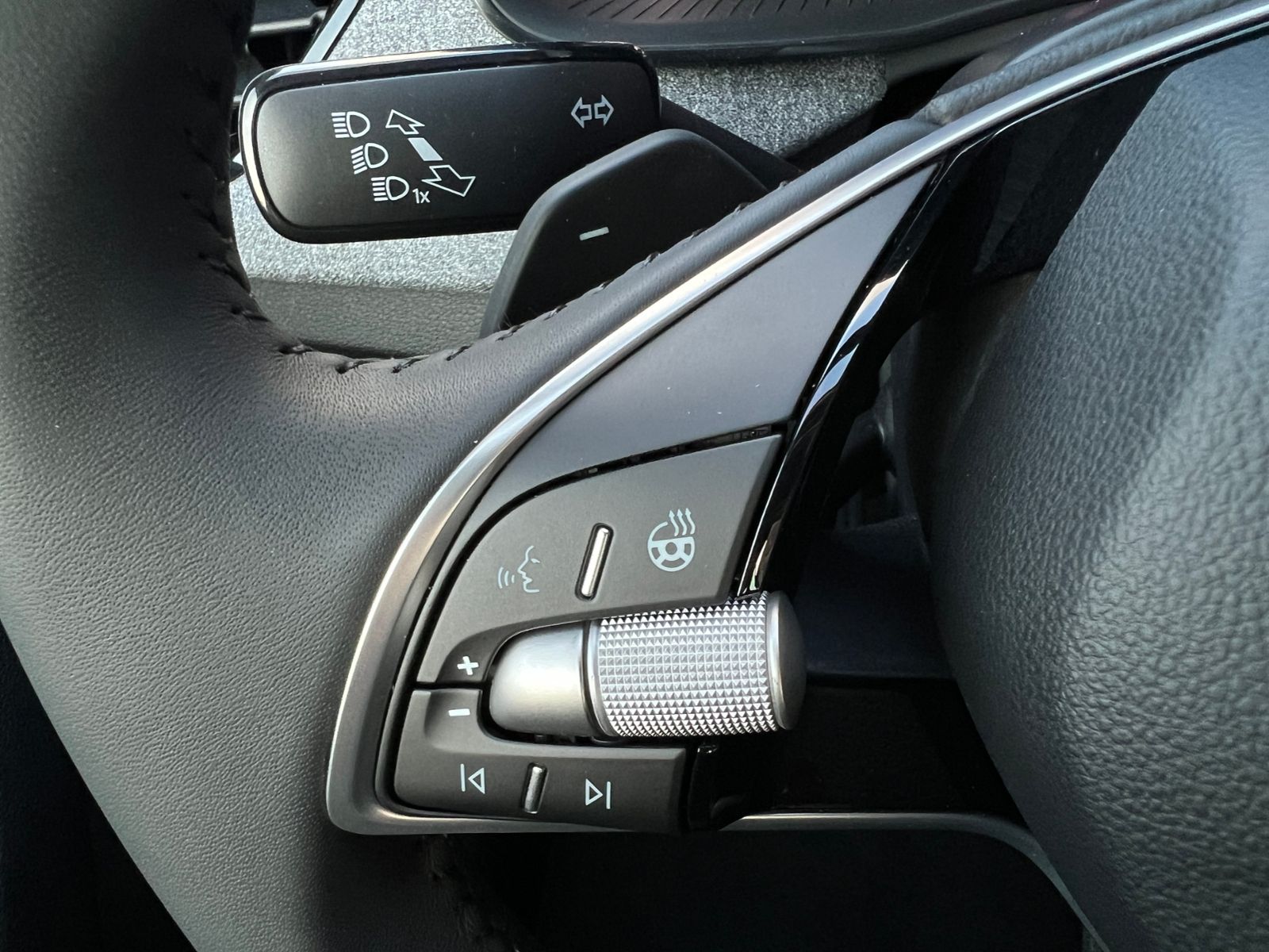 Fahrzeugabbildung SKODA Kamiq Drive 1.0 TSI DSG *AHK, Matrix, ACC, Smart